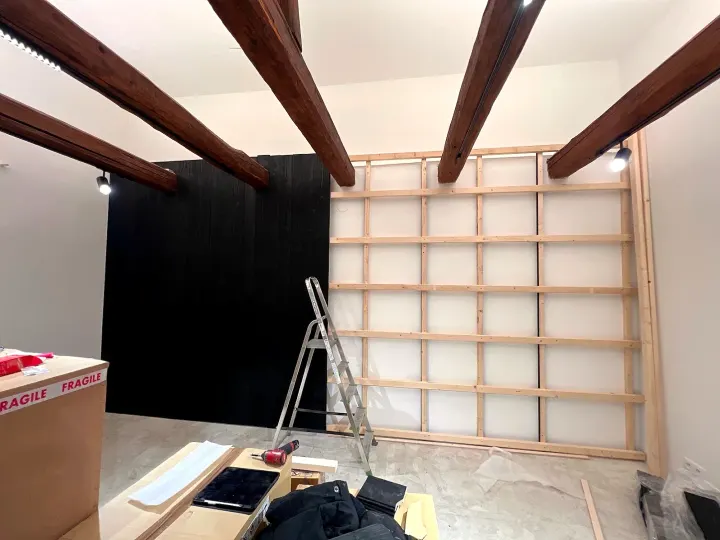 Konstrukce během montáže