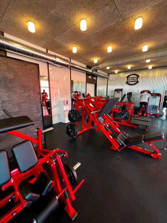 Interiér fitness centra Top Figure Fitness ve Žďáru nad Sázavou